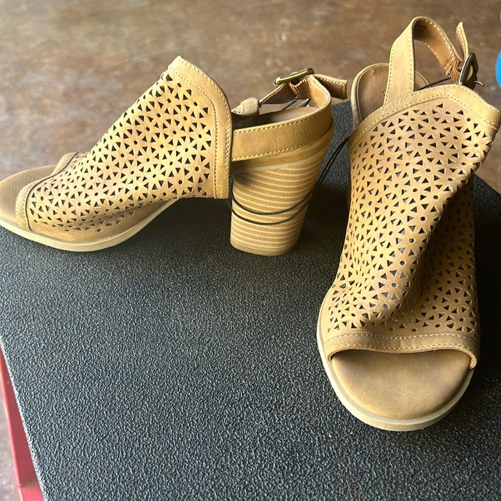 Brown heels size 71/2